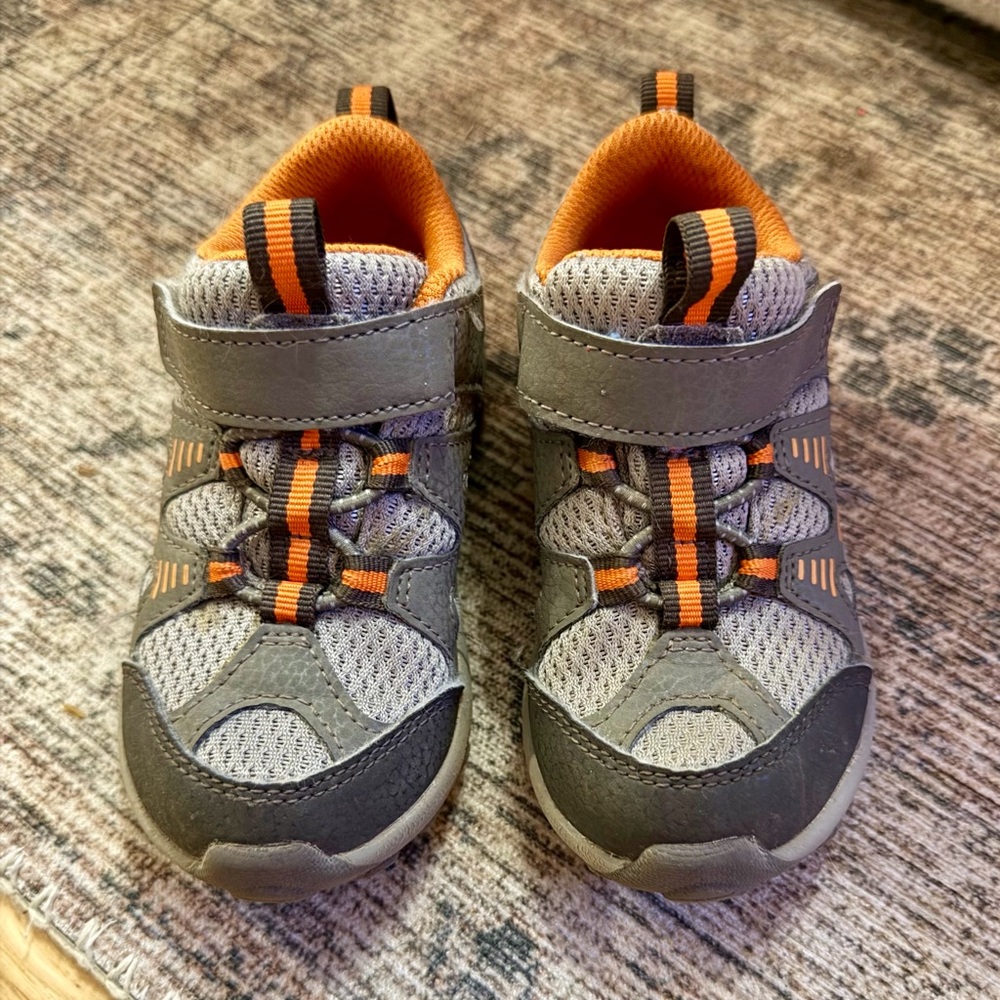 Boys Merrell shoes - Size 8